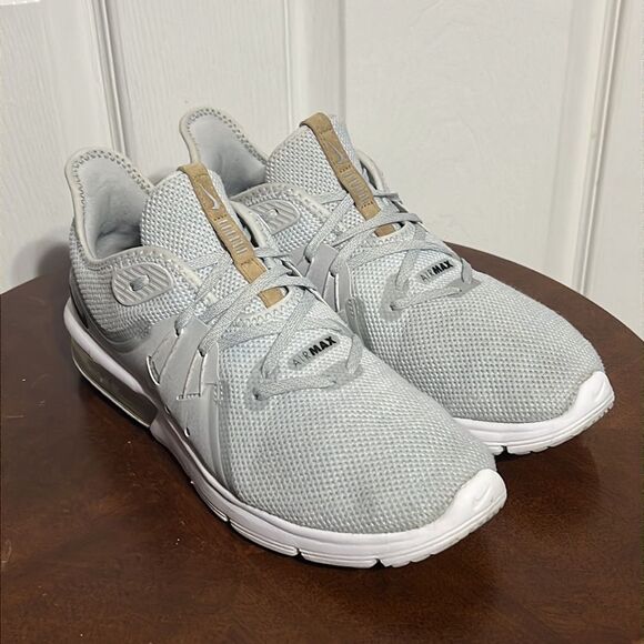 🔥🔥 Nike Air Max Sequent 3 Gray Running Shoes - Women Sz8 - EXCELLENT Condition - Picture 4 of 12